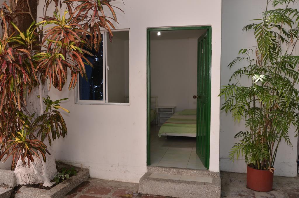 Hotel Vargas Airport Cartagena エクステリア 写真