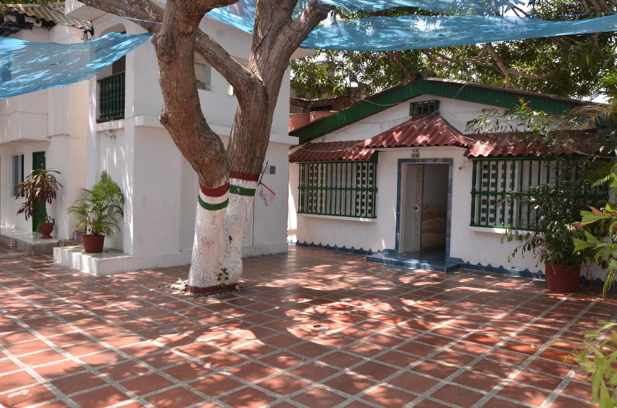 Hotel Vargas Airport Cartagena エクステリア 写真