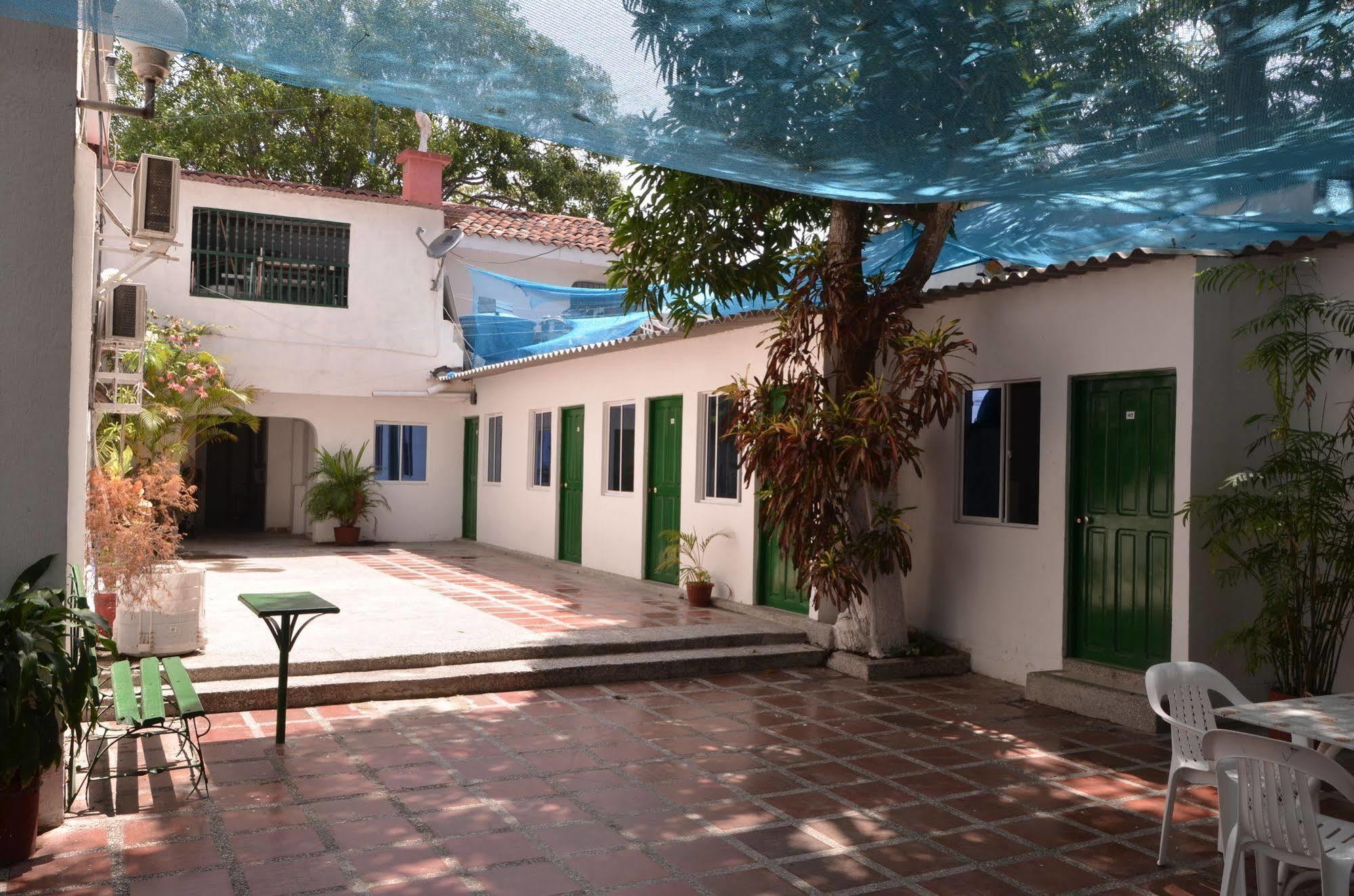 Hotel Vargas Airport Cartagena エクステリア 写真
