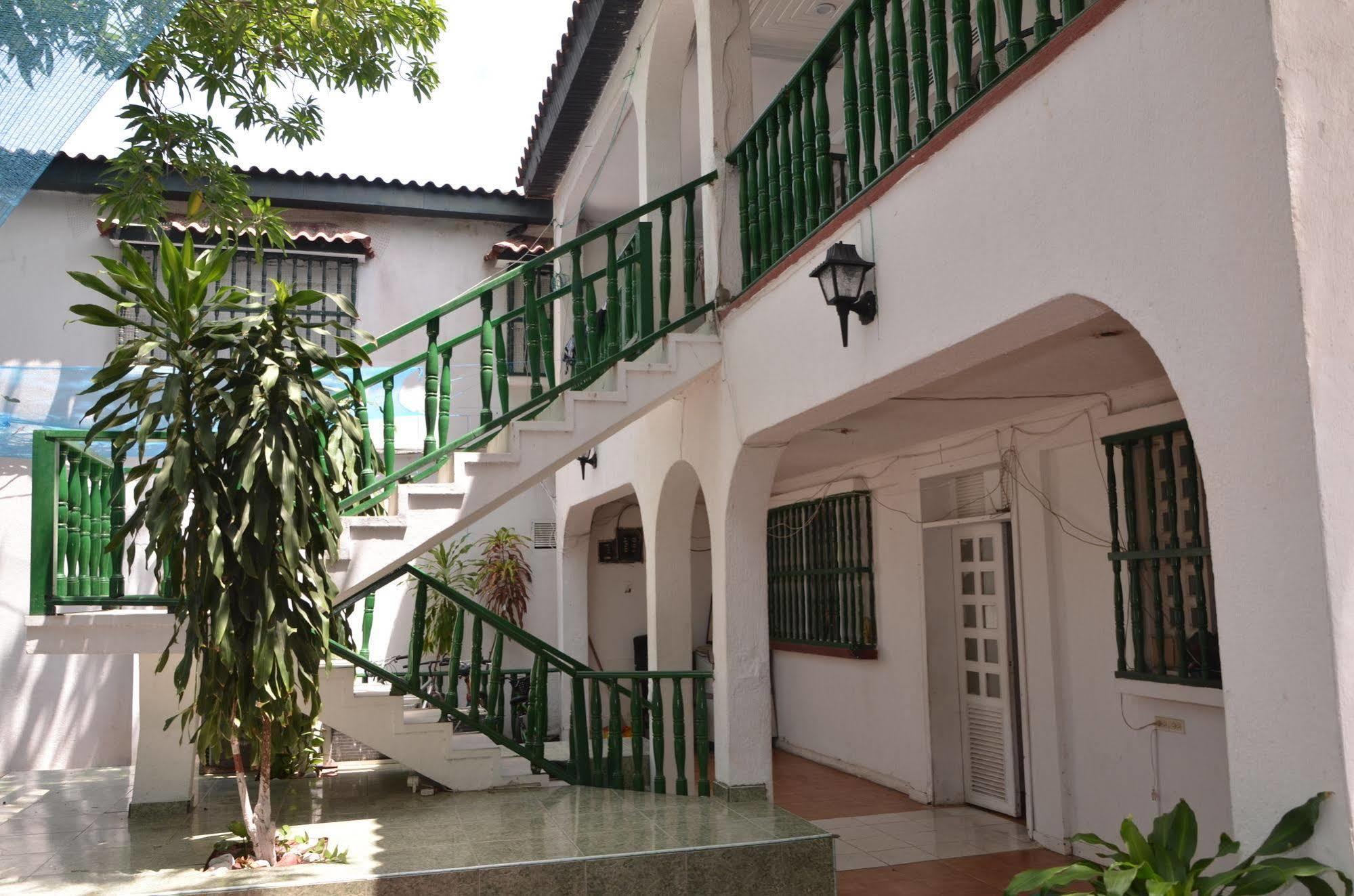 Hotel Vargas Airport Cartagena エクステリア 写真