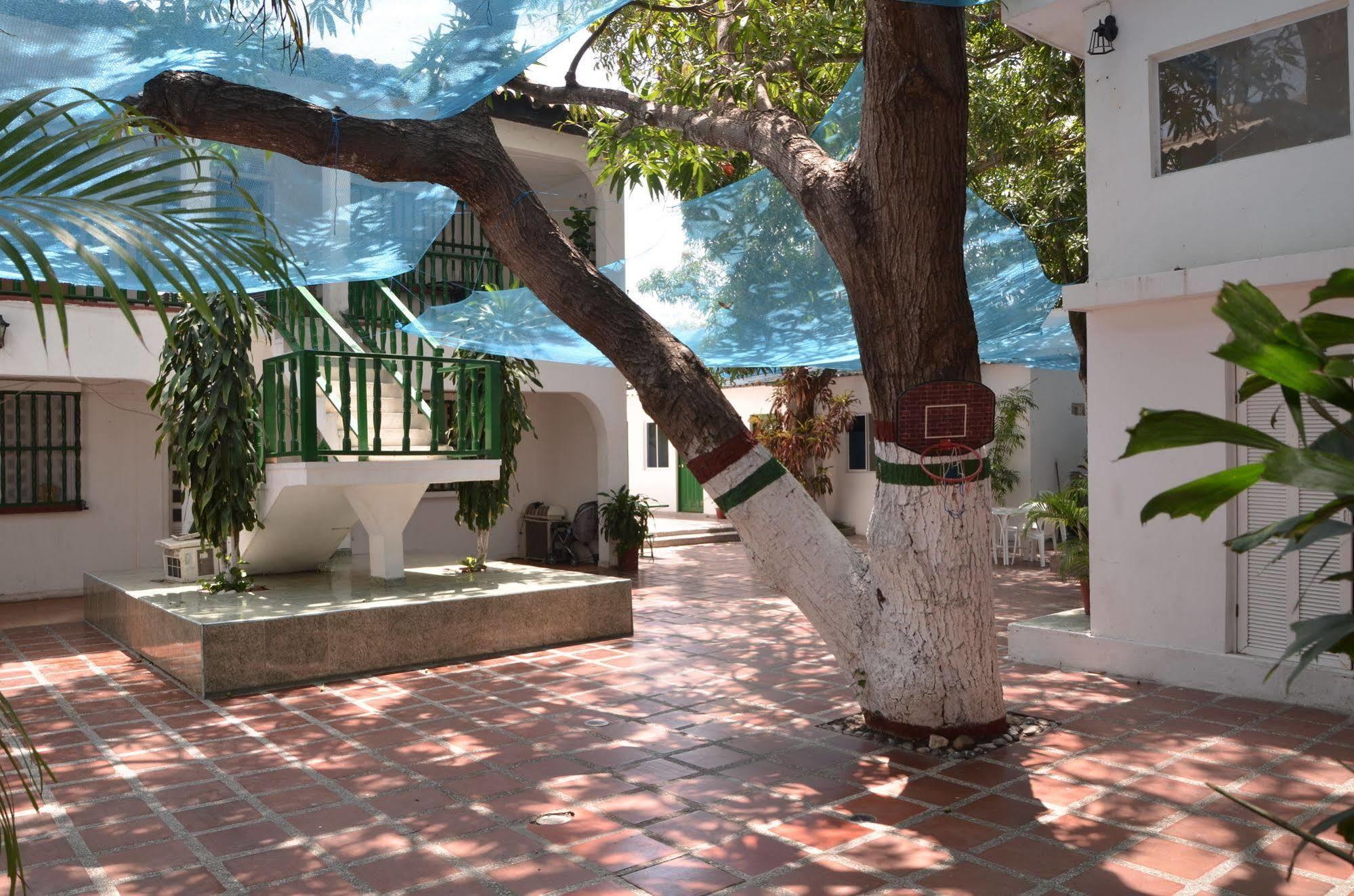 Hotel Vargas Airport Cartagena エクステリア 写真