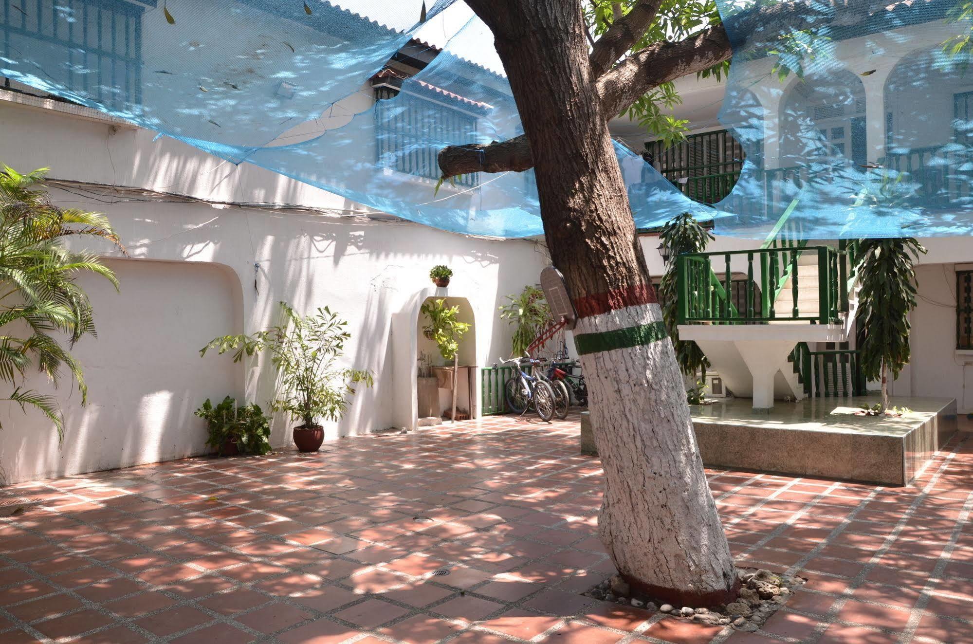 Hotel Vargas Airport Cartagena エクステリア 写真