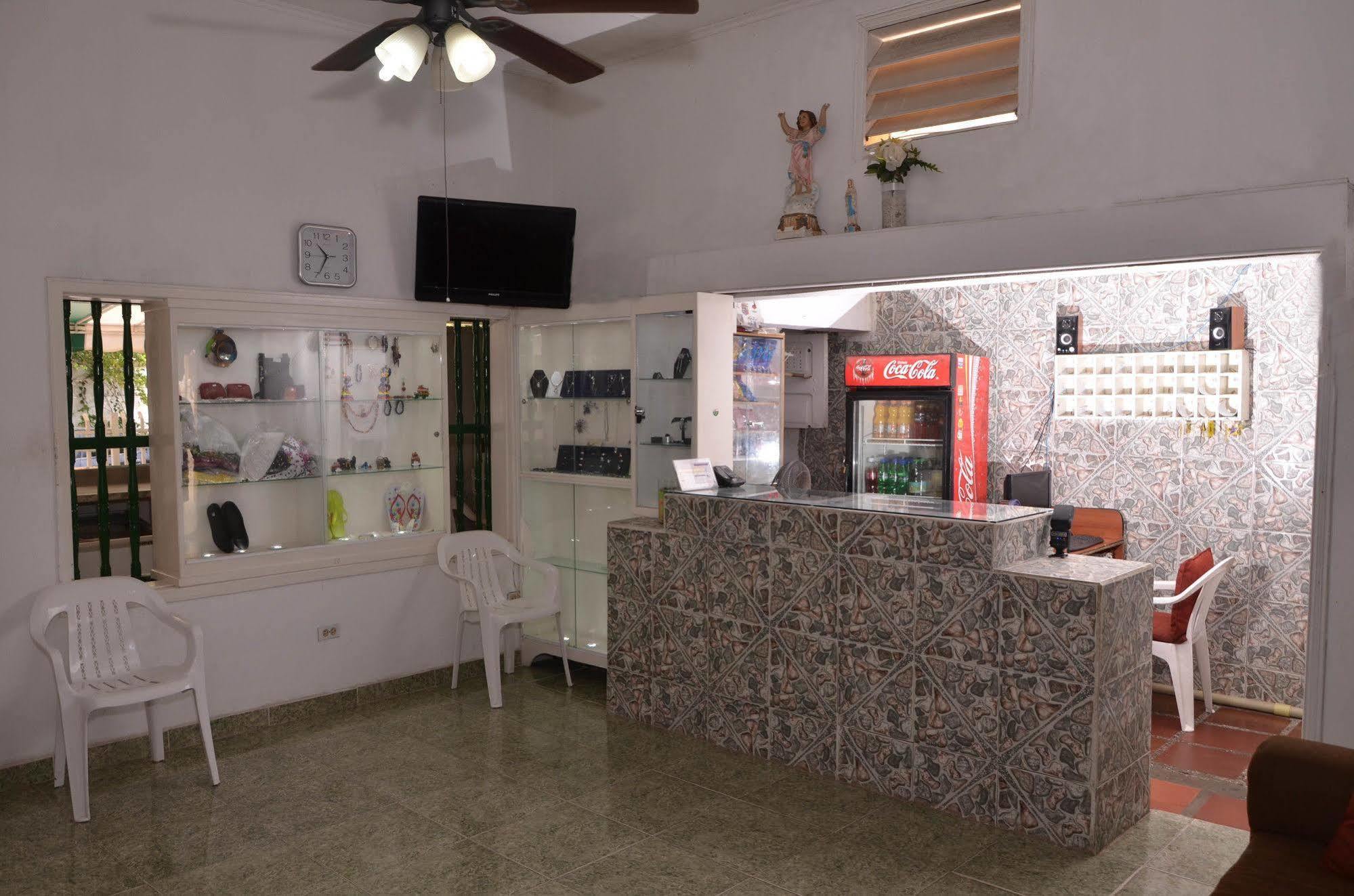 Hotel Vargas Airport Cartagena エクステリア 写真