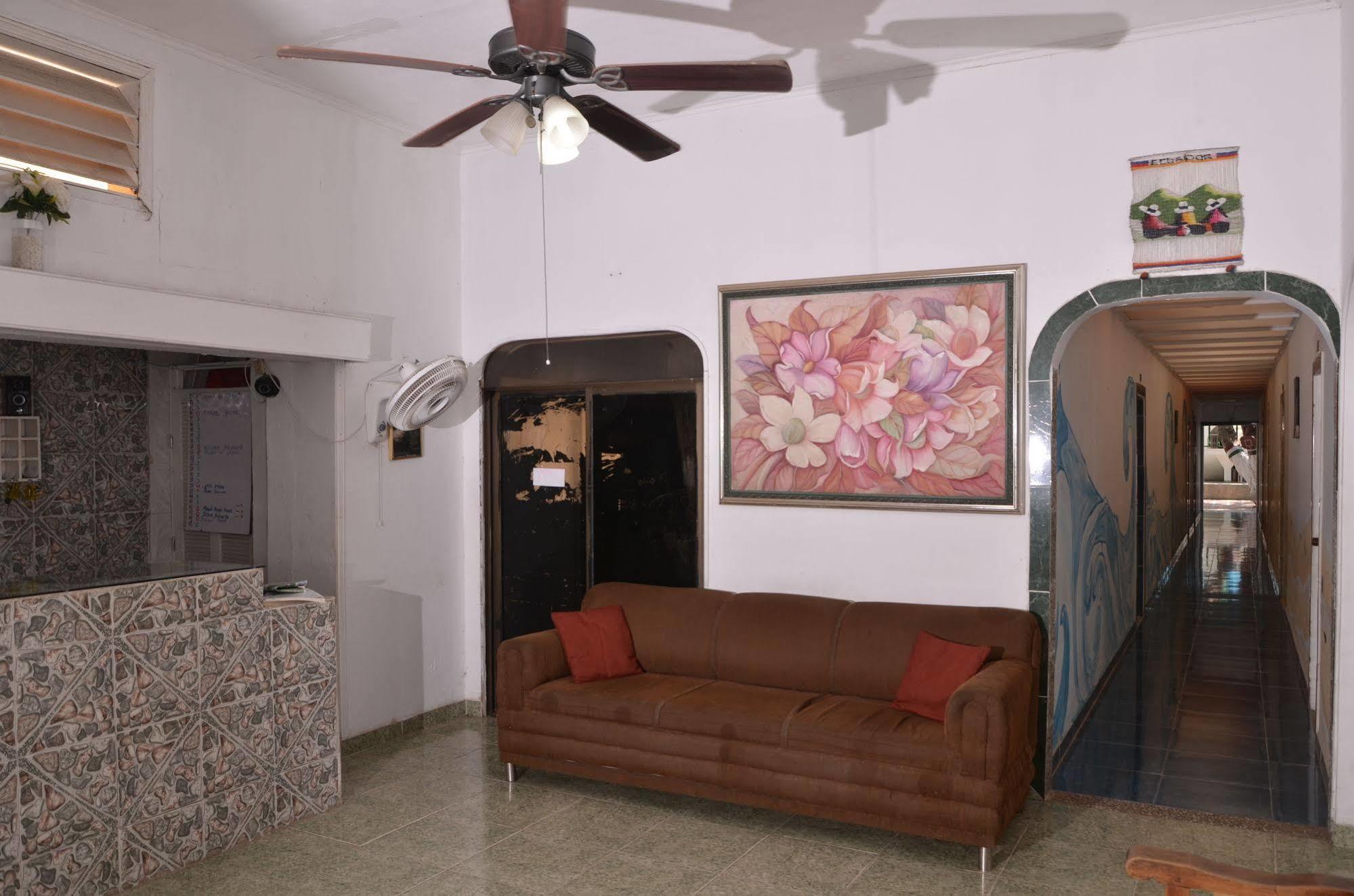 Hotel Vargas Airport Cartagena エクステリア 写真