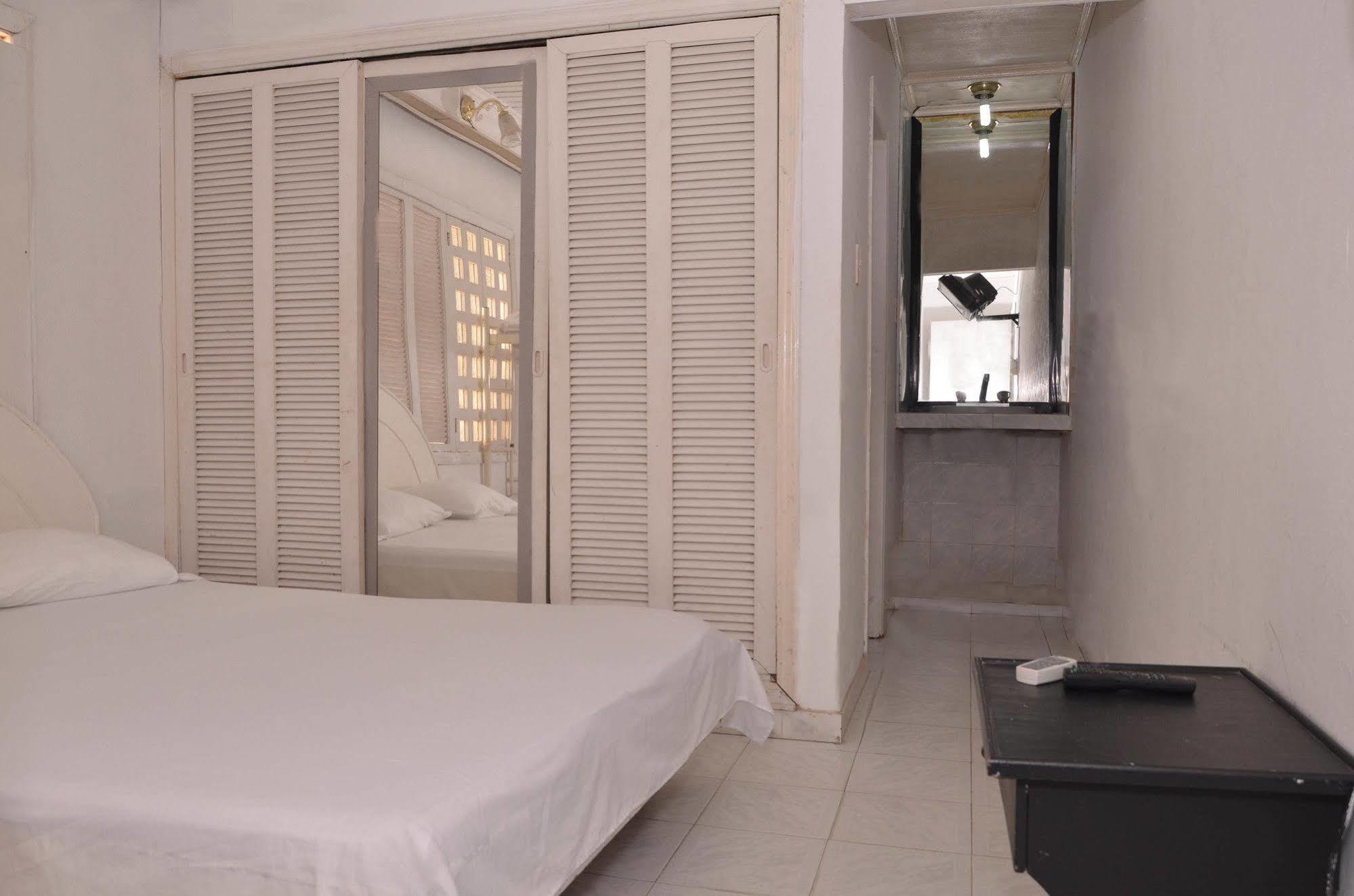 Hotel Vargas Airport Cartagena エクステリア 写真