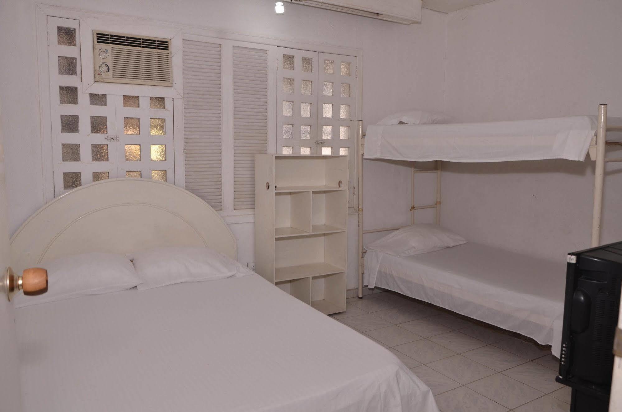 Hotel Vargas Airport Cartagena エクステリア 写真