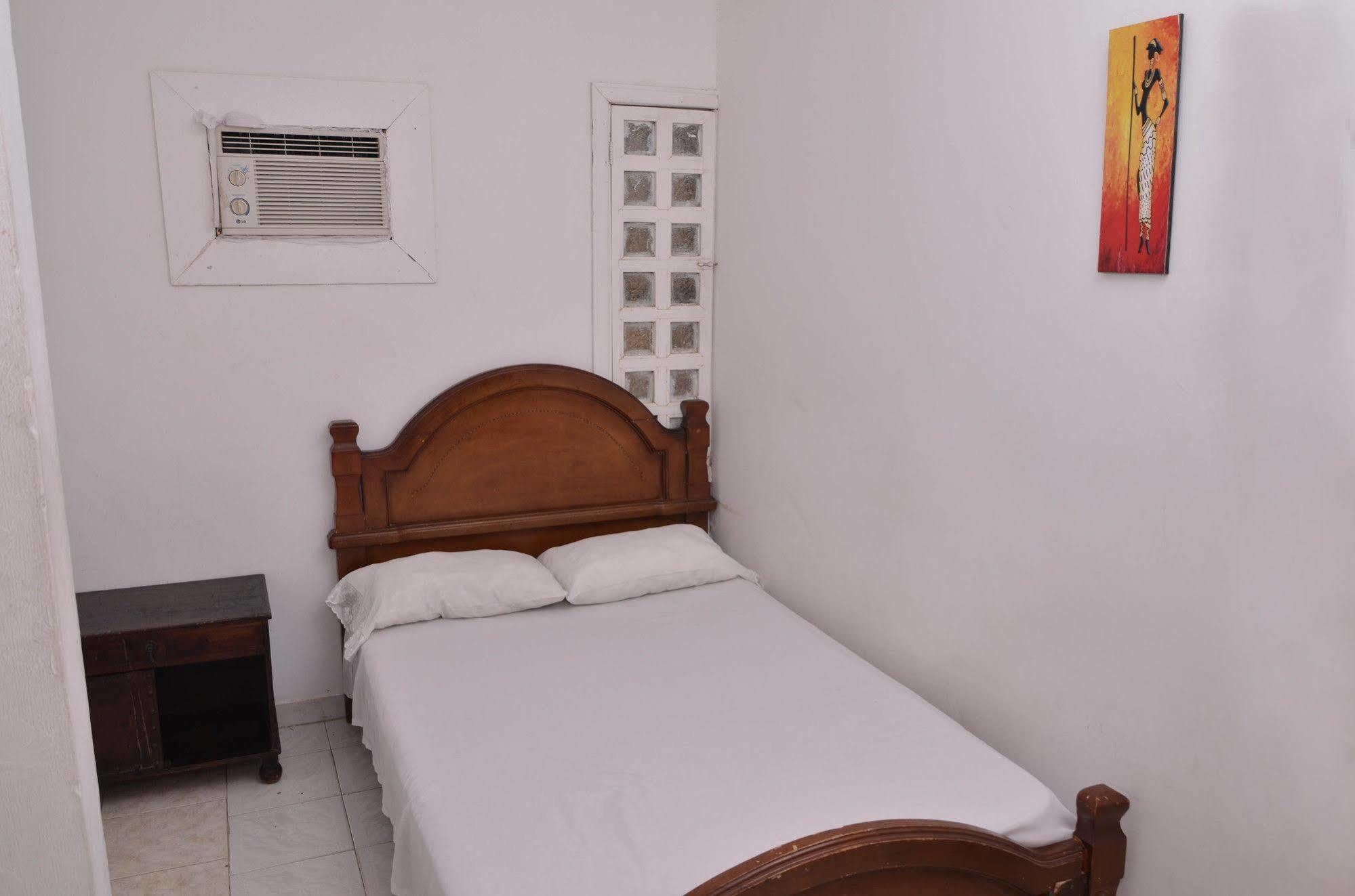 Hotel Vargas Airport Cartagena エクステリア 写真