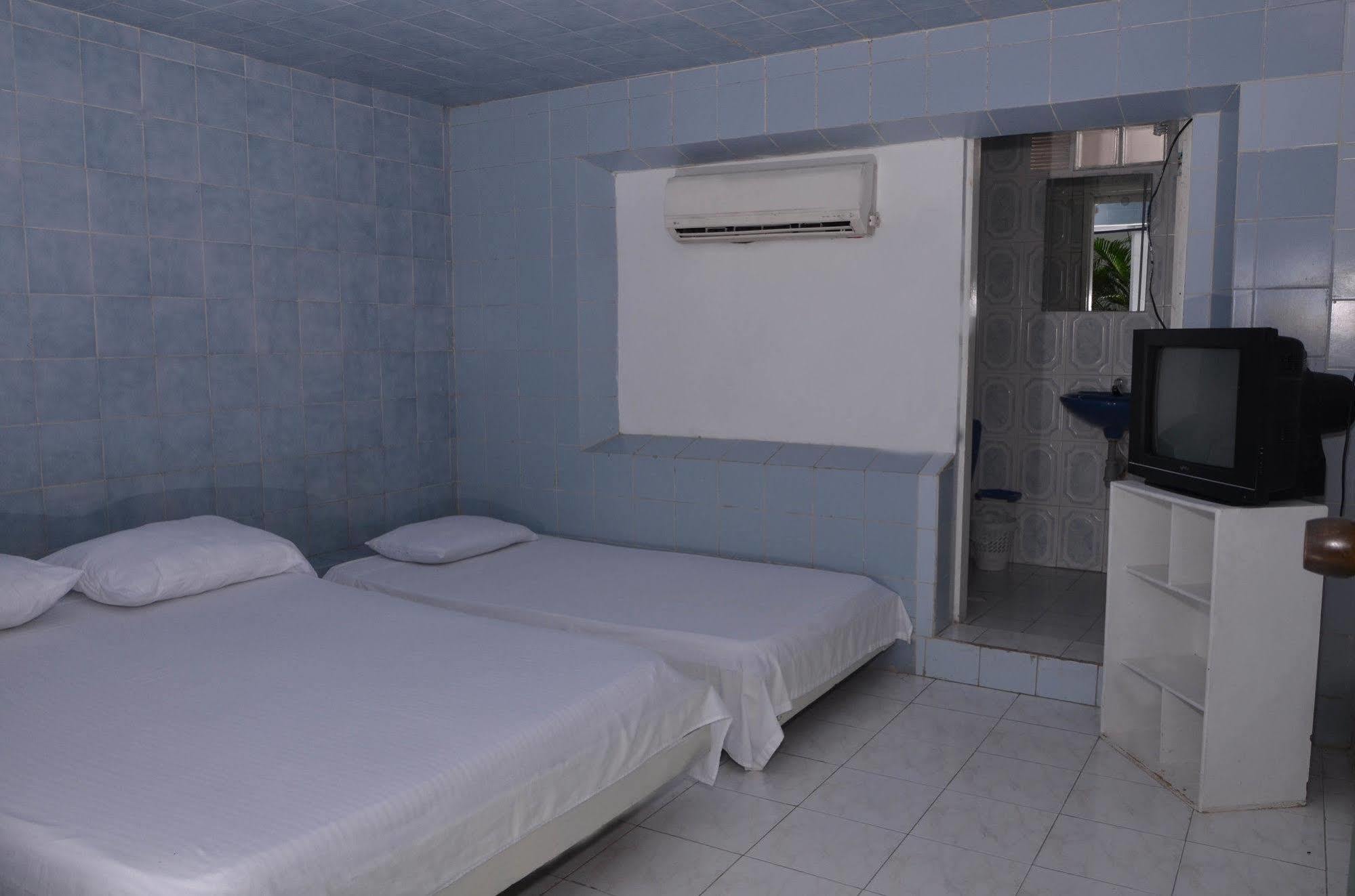 Hotel Vargas Airport Cartagena エクステリア 写真