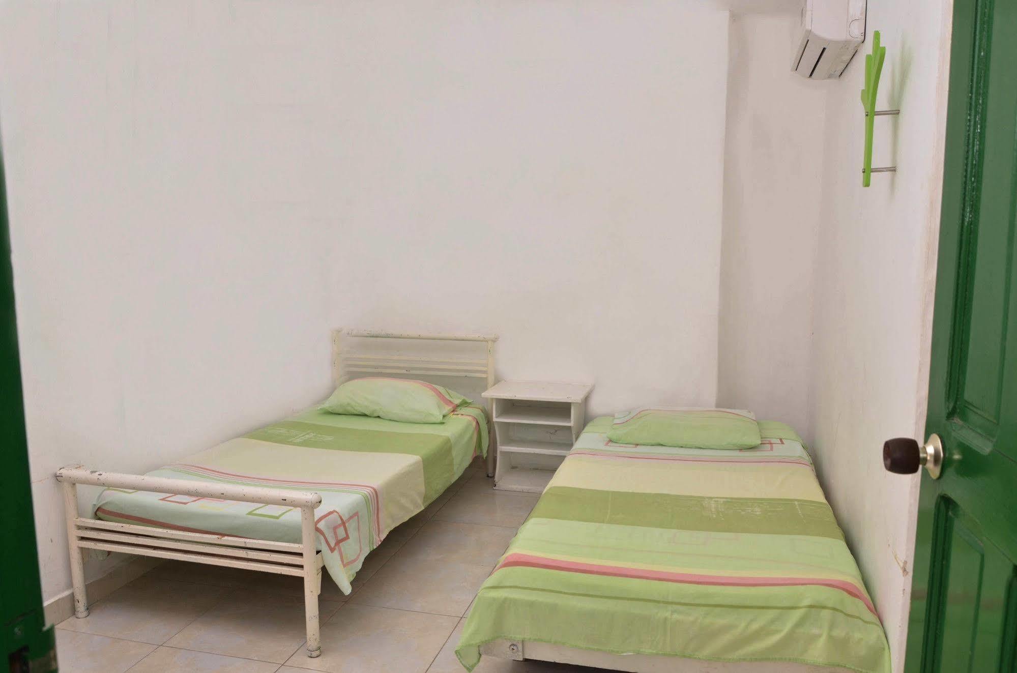 Hotel Vargas Airport Cartagena エクステリア 写真