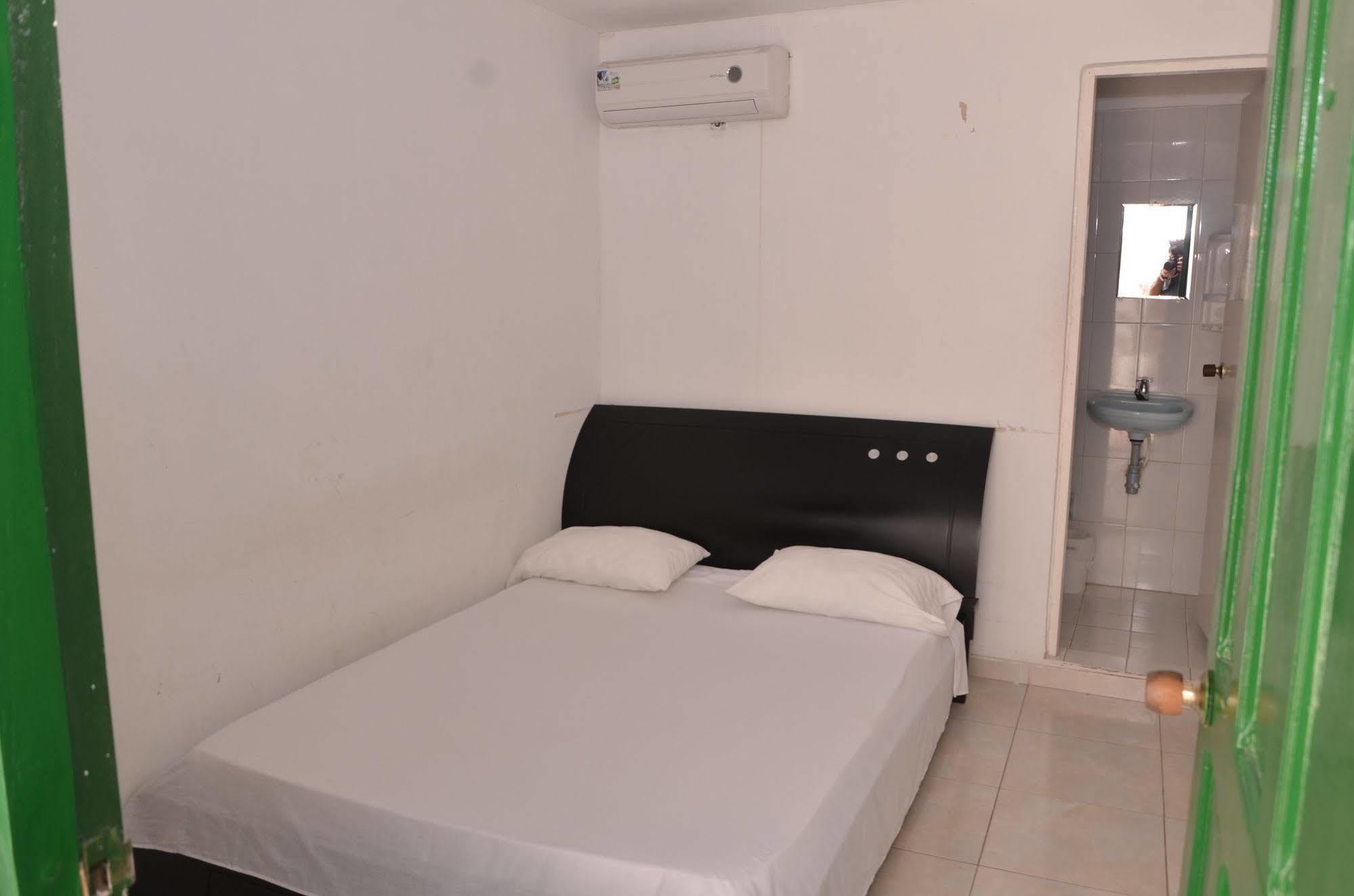 Hotel Vargas Airport Cartagena エクステリア 写真