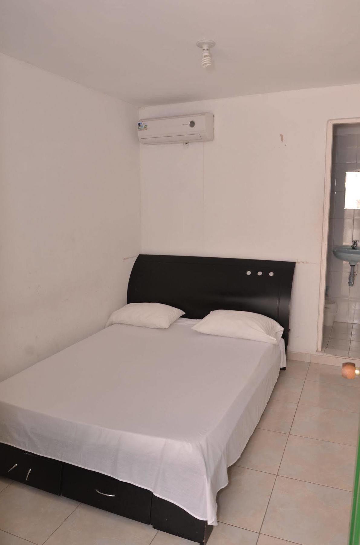 Hotel Vargas Airport Cartagena エクステリア 写真
