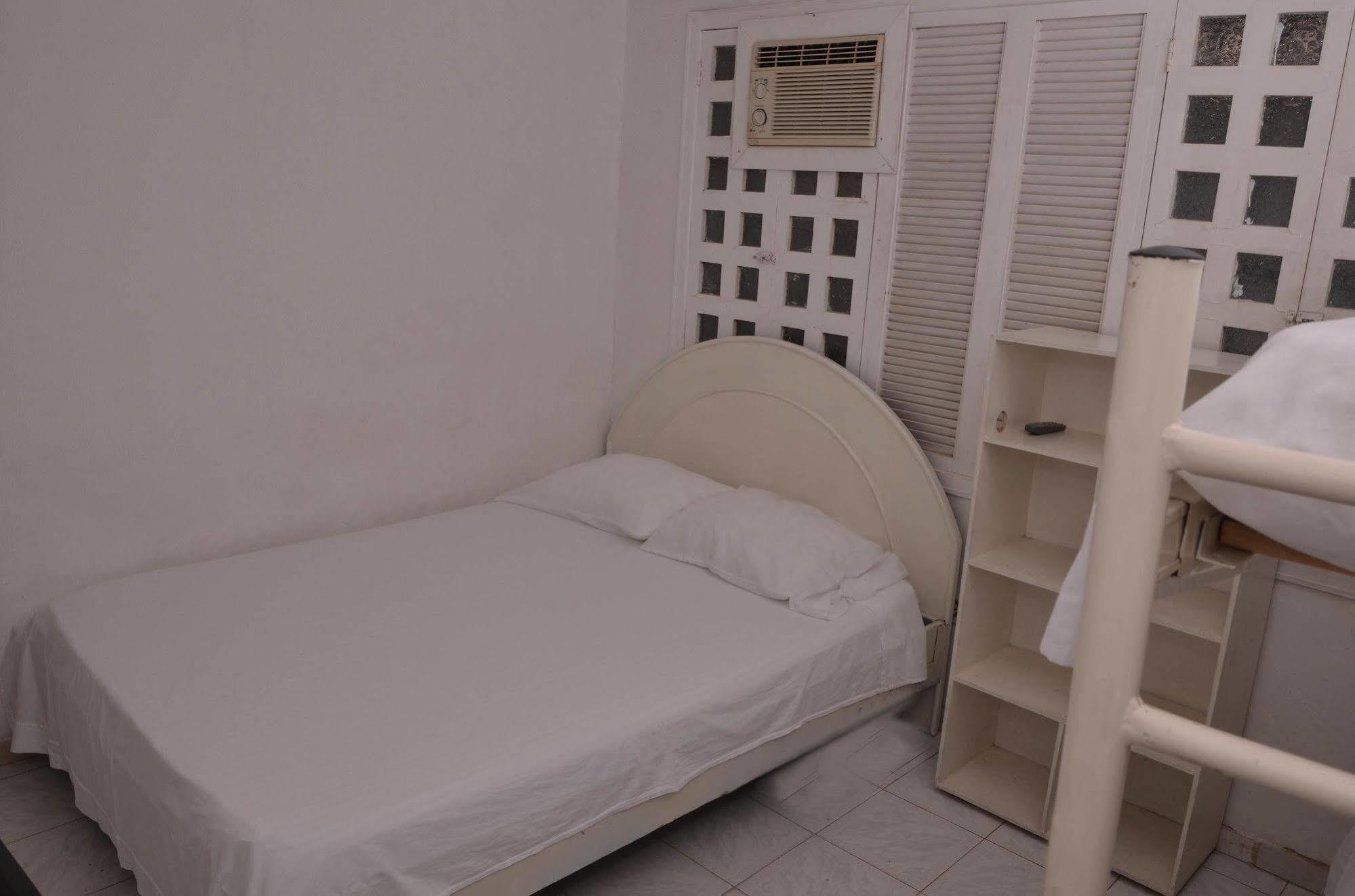 Hotel Vargas Airport Cartagena エクステリア 写真