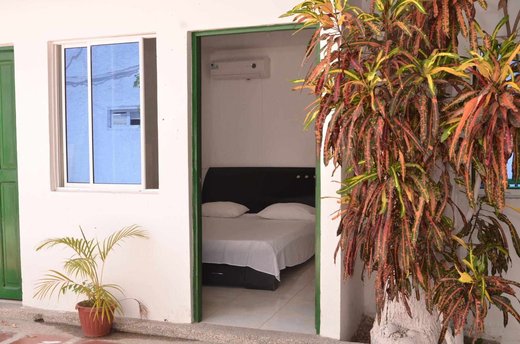 Hotel Vargas Airport Cartagena エクステリア 写真