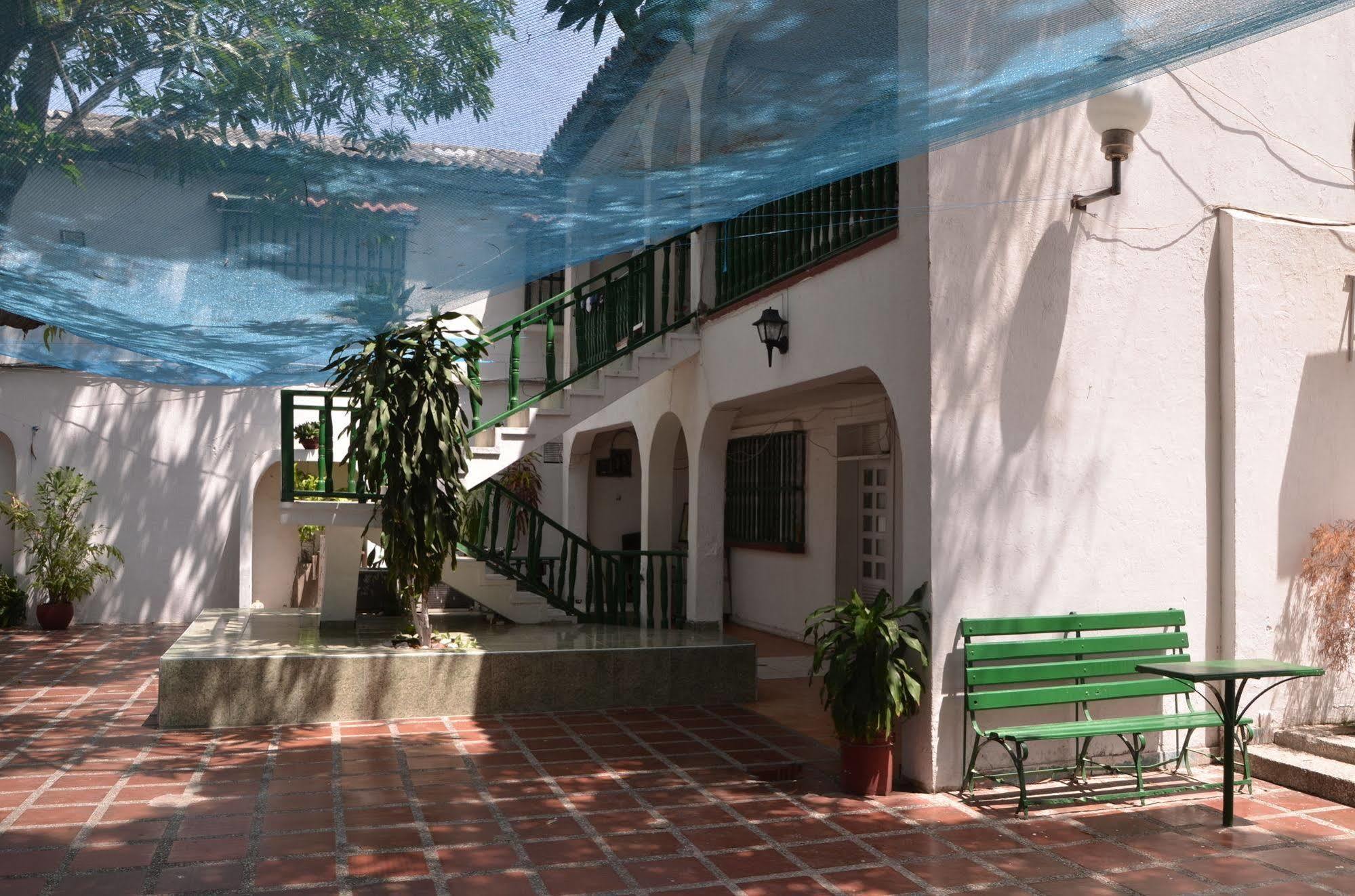 Hotel Vargas Airport Cartagena エクステリア 写真