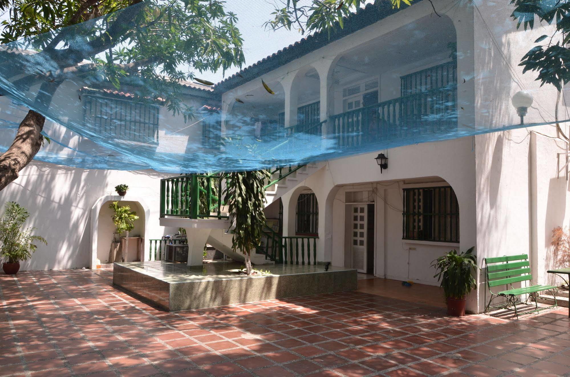 Hotel Vargas Airport Cartagena エクステリア 写真