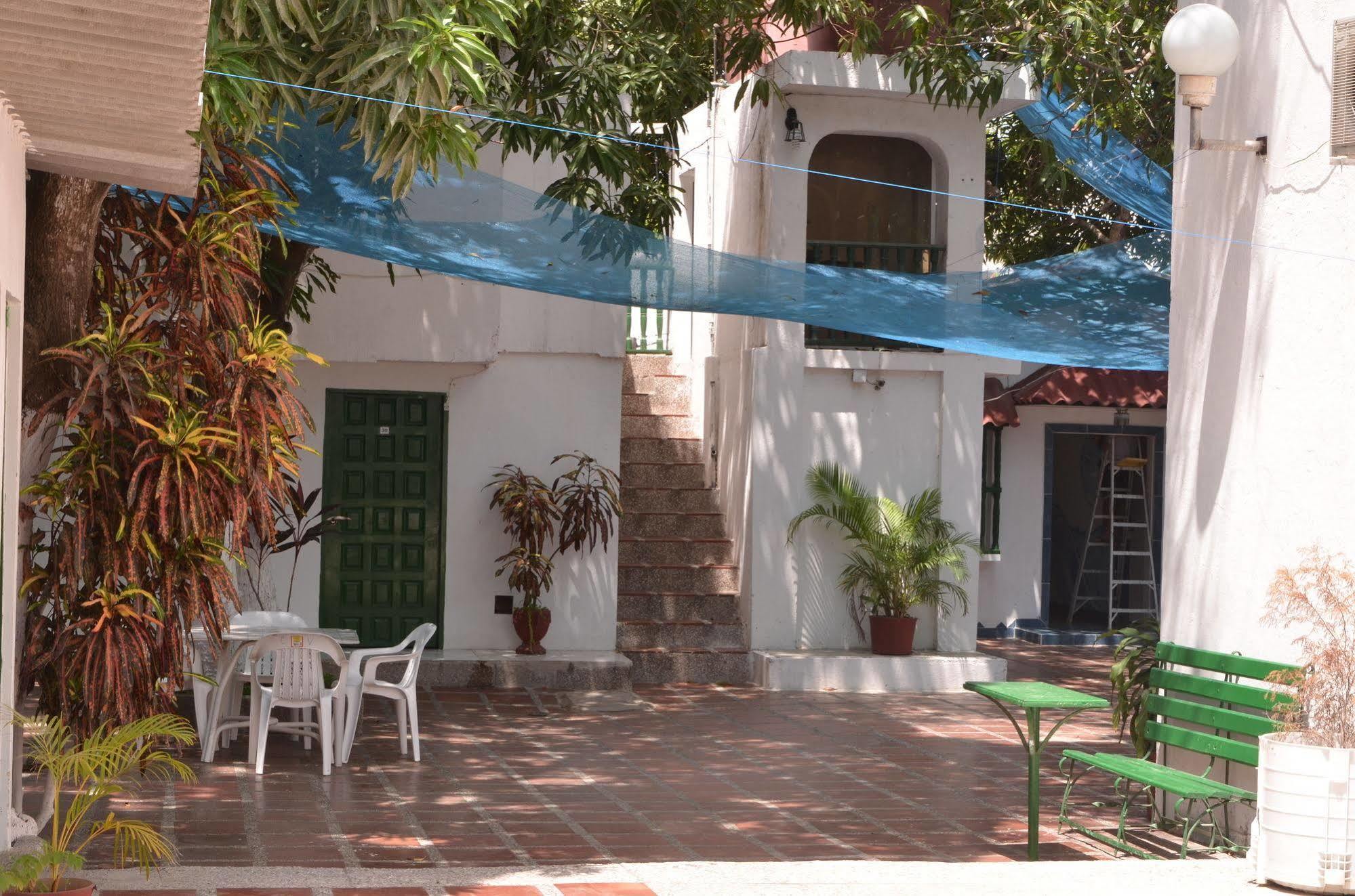 Hotel Vargas Airport Cartagena エクステリア 写真